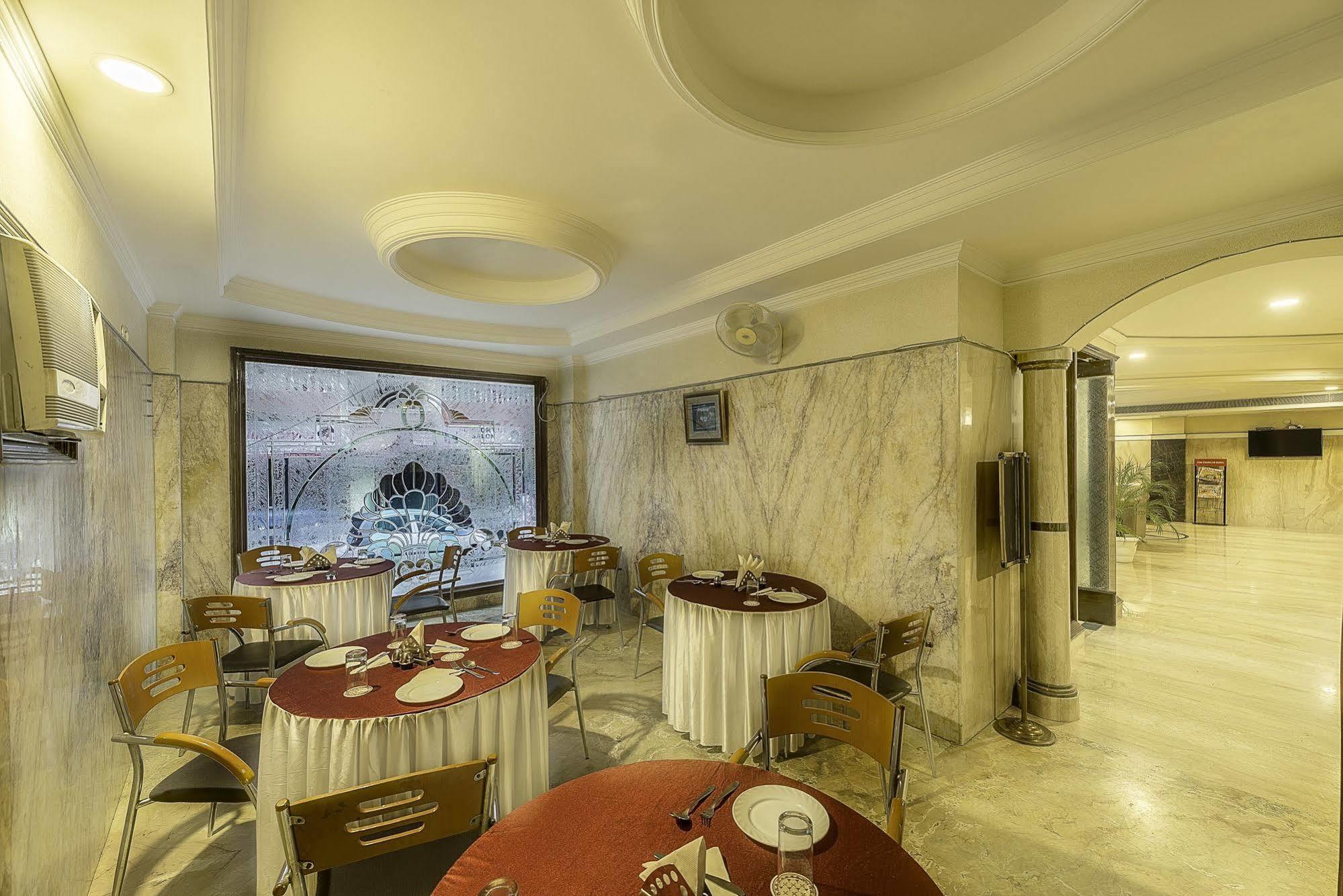 Treebo Trend Singh Sons Karol Bagh Hotel New Delhi Exterior photo